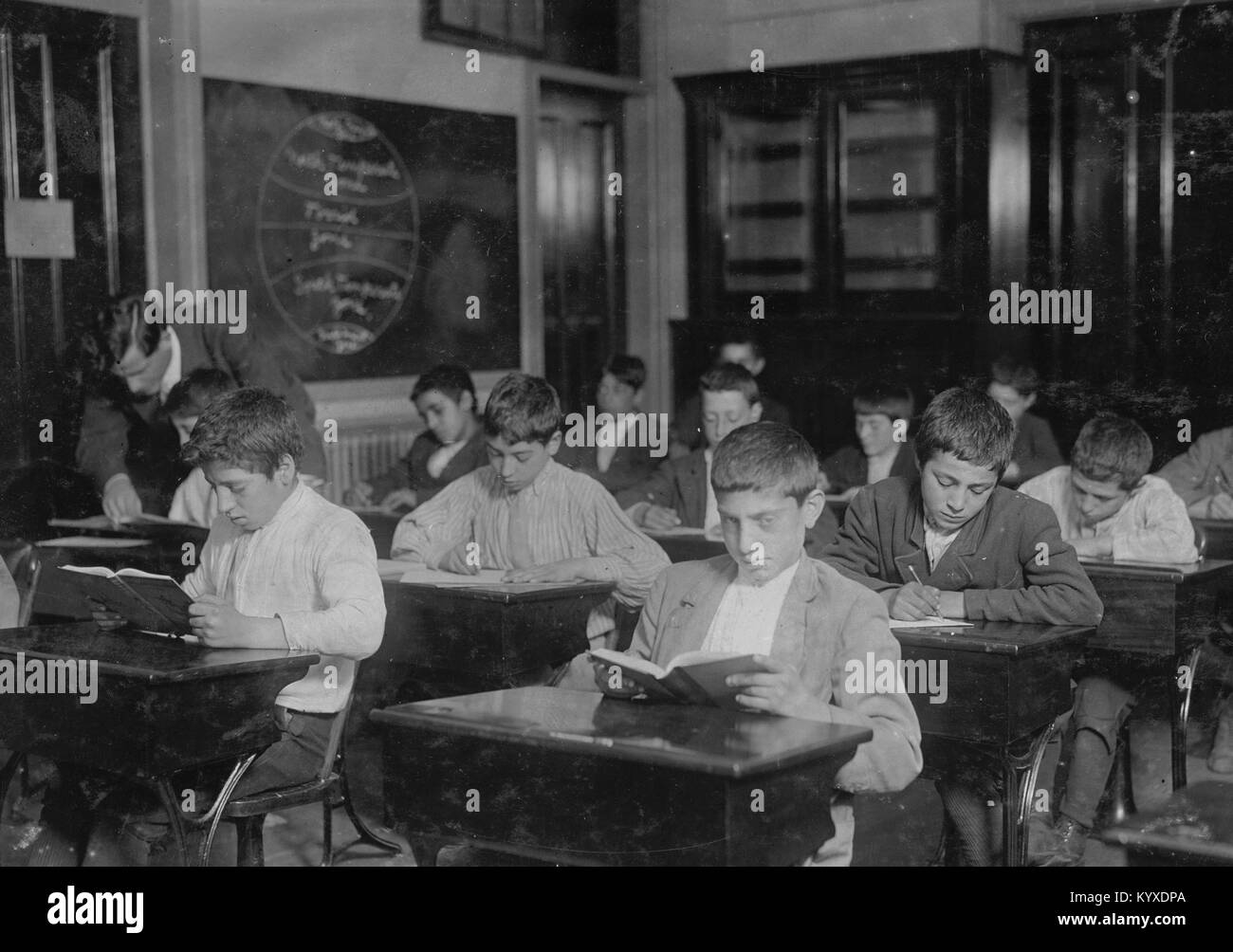 Une heure de pointe--le vapeur classe dans l'École de Hancock. Banque D'Images