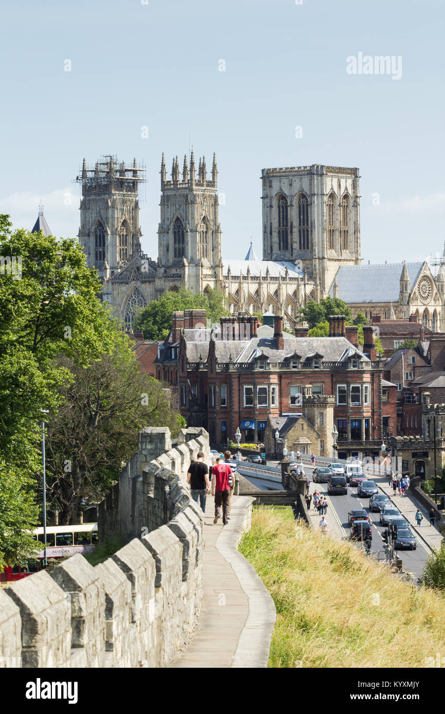 Vue de la cathédrale de York à partir de mur de la ville. York, Yorkshire, UK Banque D'Images