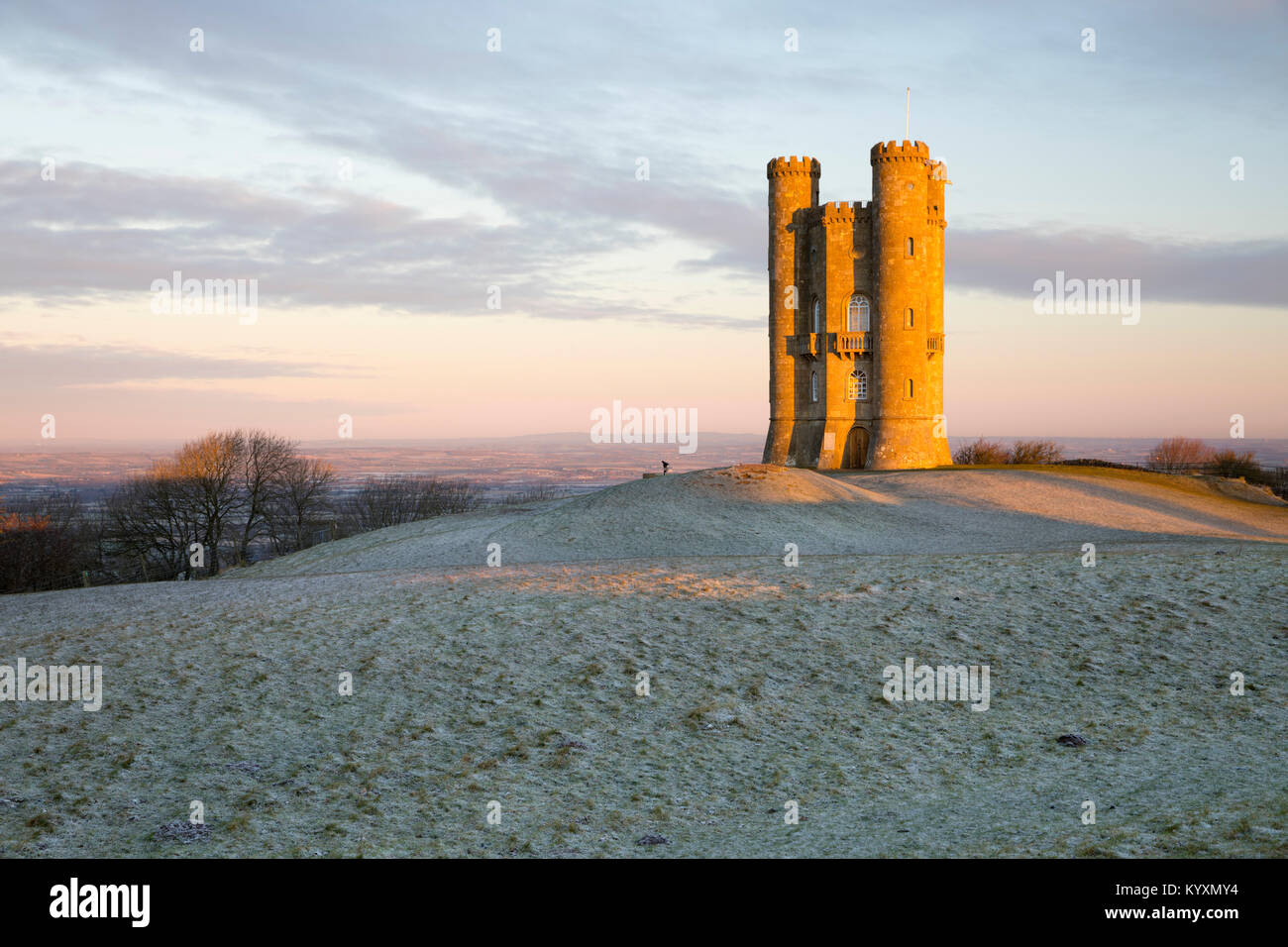 Broadway Tower en hiver gel au lever du soleil, Broadway, les Cotswolds, Worcestershire, Angleterre, Royaume-Uni, Europe Banque D'Images