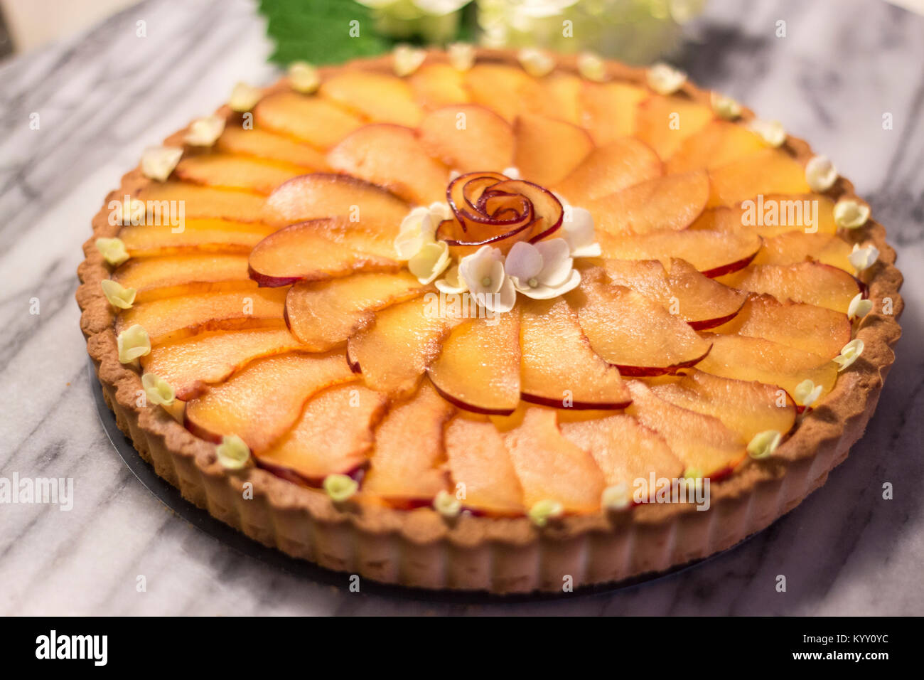 Portrait d'apple tart on table Banque D'Images