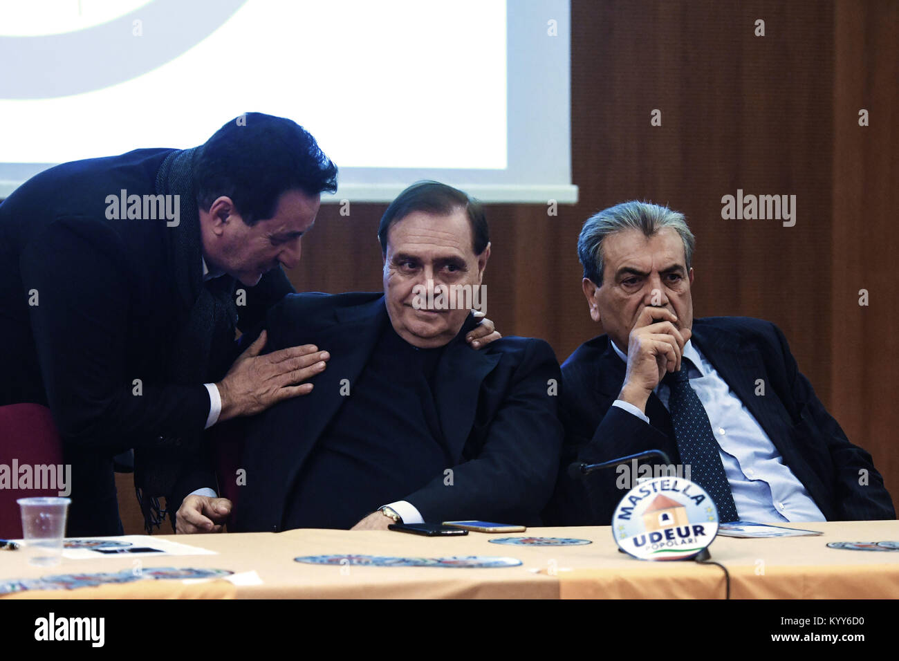 Clemente Mastella, Maire de Benevento et ancien ministre de la Justice, au cours de l'exposé à Naples de l'Udeur 2. En vedette : Clemente Mastella Où : Naples, Campanie, Italie Quand : 16 décembre 2017 Credit : IPA/WENN.com **Uniquement disponible pour publication au Royaume-Uni, USA, Allemagne, Autriche, Suisse** Banque D'Images