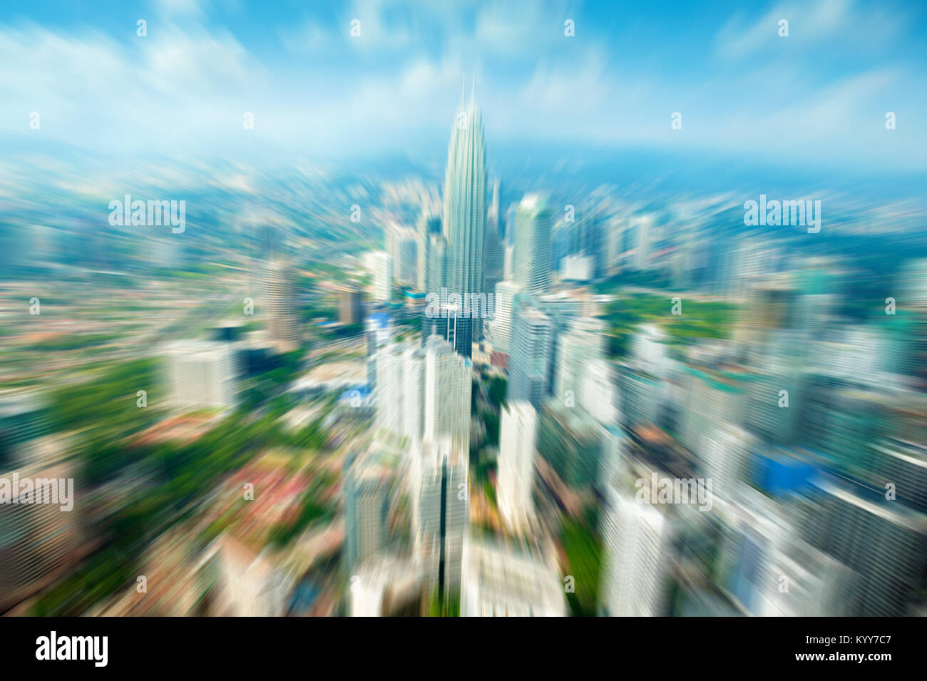 Faire un zoom sur la ville de Kuala Lumpur en Malaisie, jour ciel bleu. Banque D'Images