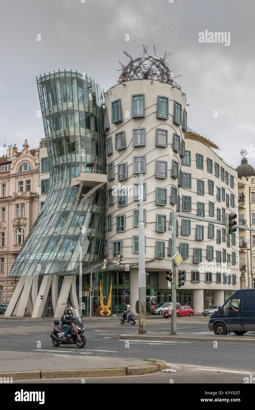 The Dancing House un important bâtiment historique Dancing House à Prague, qui abrite également l'hôtel Dancing House avec un design original et original, Prague Banque D'Images