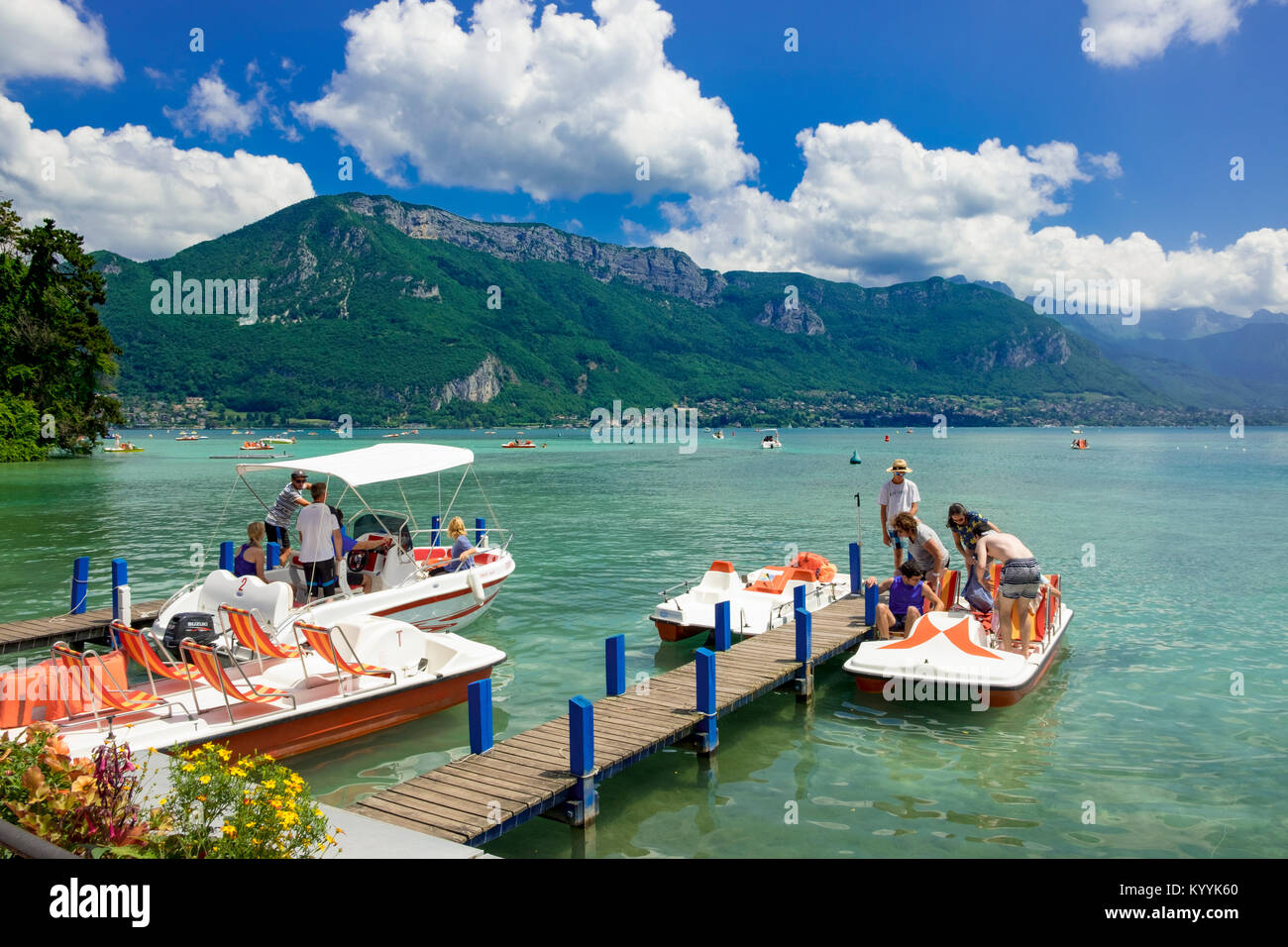Point Bleu Location De Bateaux Veyrier Du Lac Lake annecy boat Banque de photographies et d'images à haute résolution -  Alamy