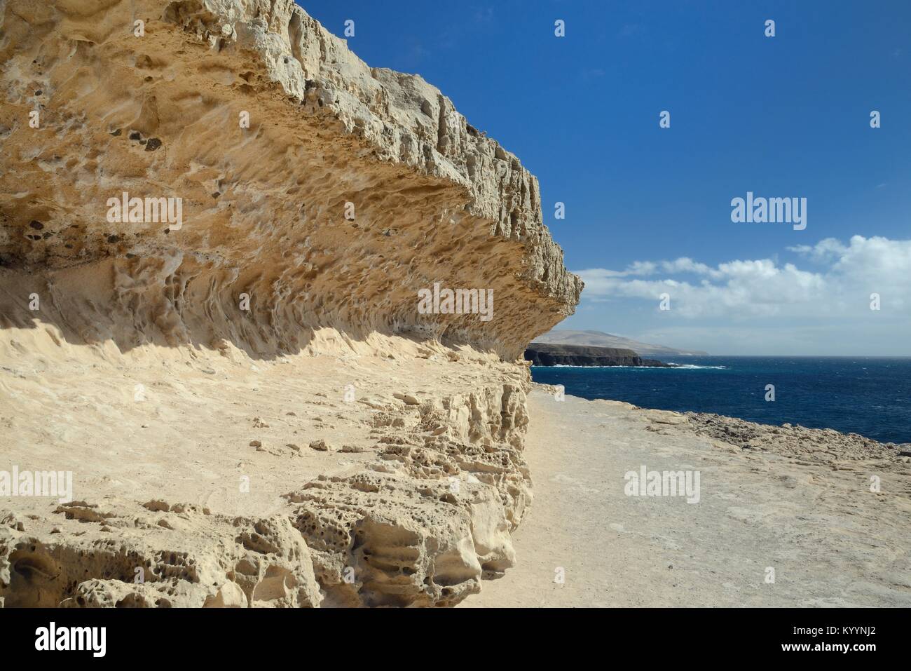 Dunes de sable fossilisées, Pliocène calcarenite un mélange sable/chaux, dans une section exposée de roches sédimentaires surélevés, Ajuy, Fuerteventura. Banque D'Images