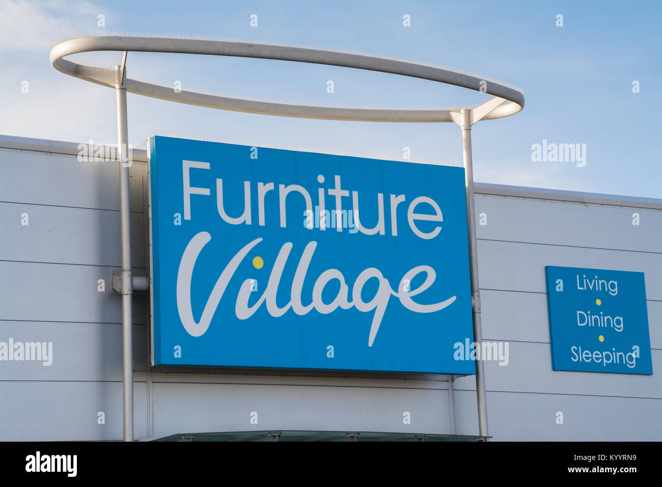 Village de meubles shop affiches ou signe, UK Banque D'Images