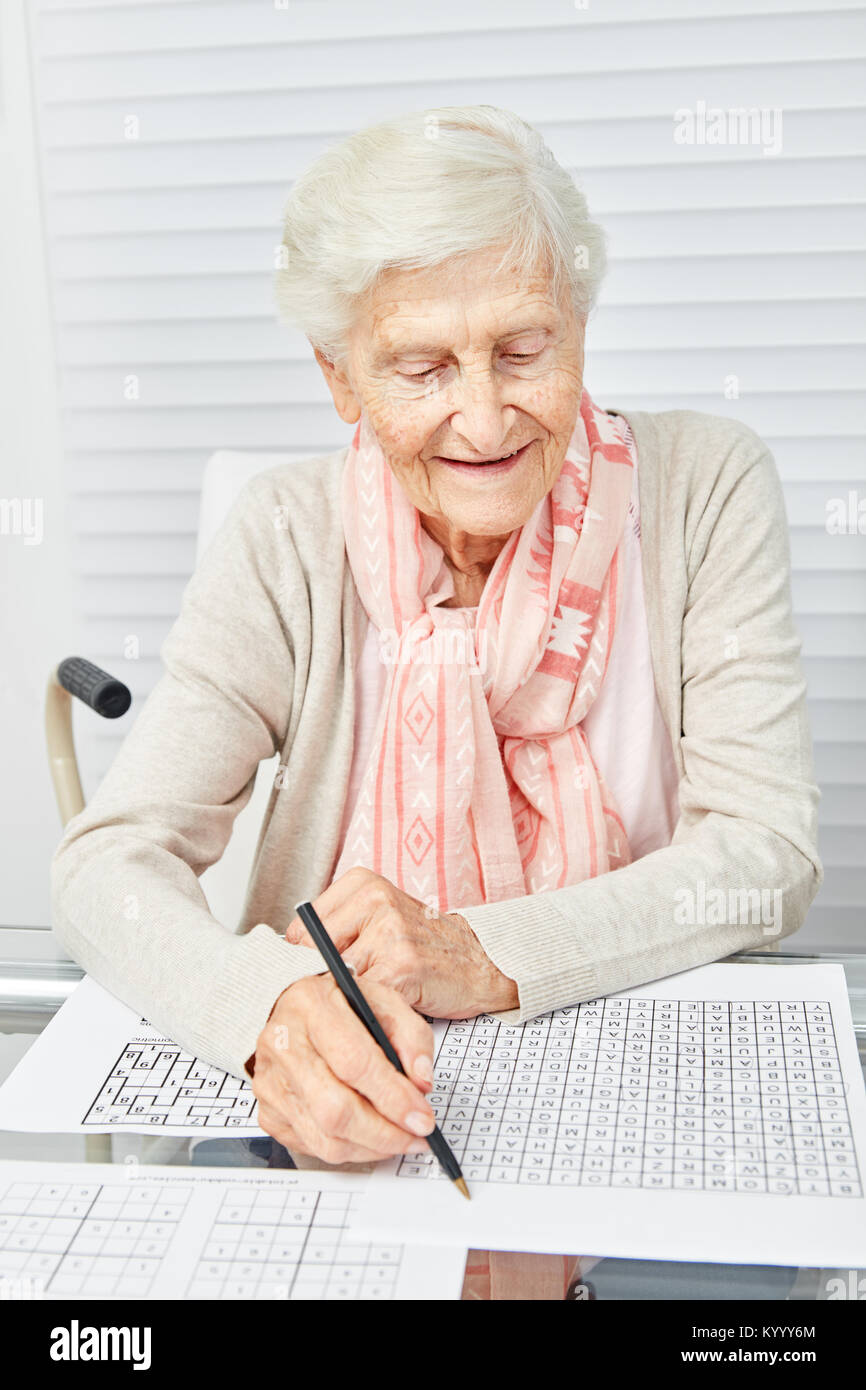 Hauts fait que la mémoire sudoku la formation et la prévention de la démence à la maison Banque D'Images