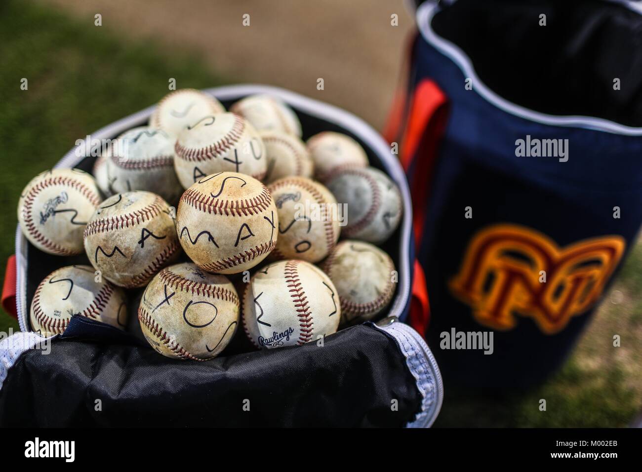 Detalle de Pelotas de entrenamiento de los Mayos de Navojoa, durante juego  de beisbol de la Liga Mexicana del Pacifico temporada 2017 2018. Tercer jue  Photo Stock - Alamy