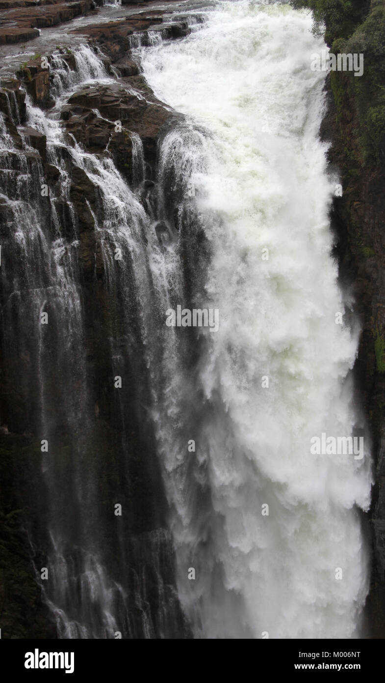 Close up of Devil's Cataract falls, Mosi-Oa-Tunya, Victoria Falls, Zimbabwe. Banque D'Images