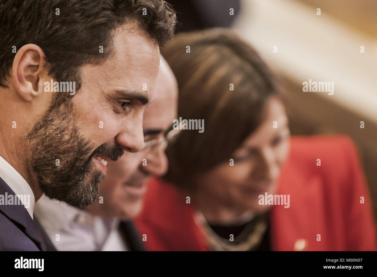 Barcelone, Catalogne, Espagne. 17 Jan, 2018. Le nouveau président du parlement de Catalogne, Roger Torrent, pose pour une photo lors de la constitution du parlement de Catalogne. Credit : Celestino Arce/ZUMA/Alamy Fil Live News Banque D'Images