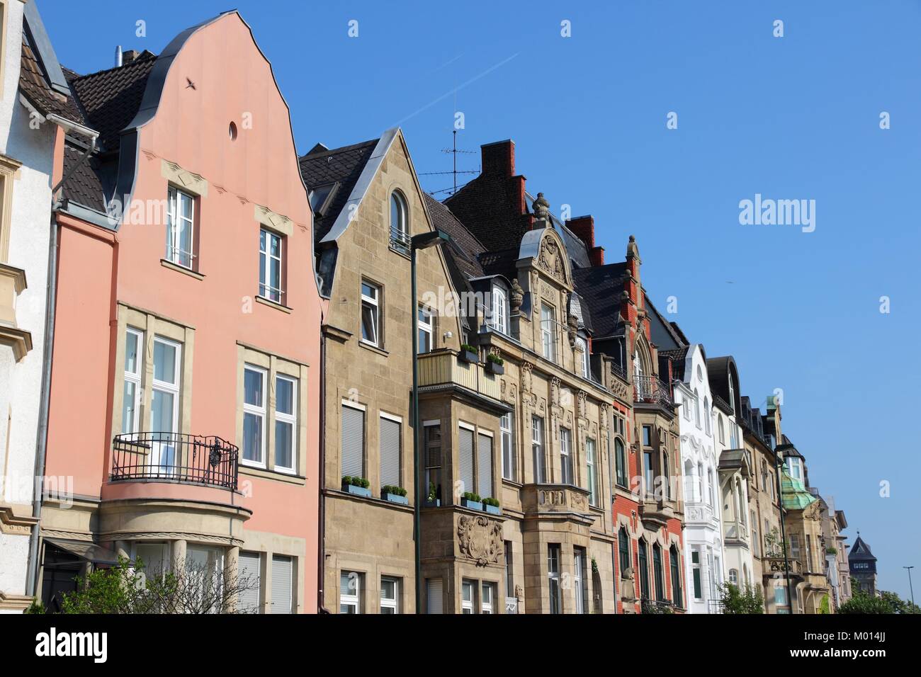 Dusseldorf - ville au nord-ouest de la région de l'Allemagne. Partie de la Ruhr. Vieux maisons décoratives dans Oberkassel. Banque D'Images