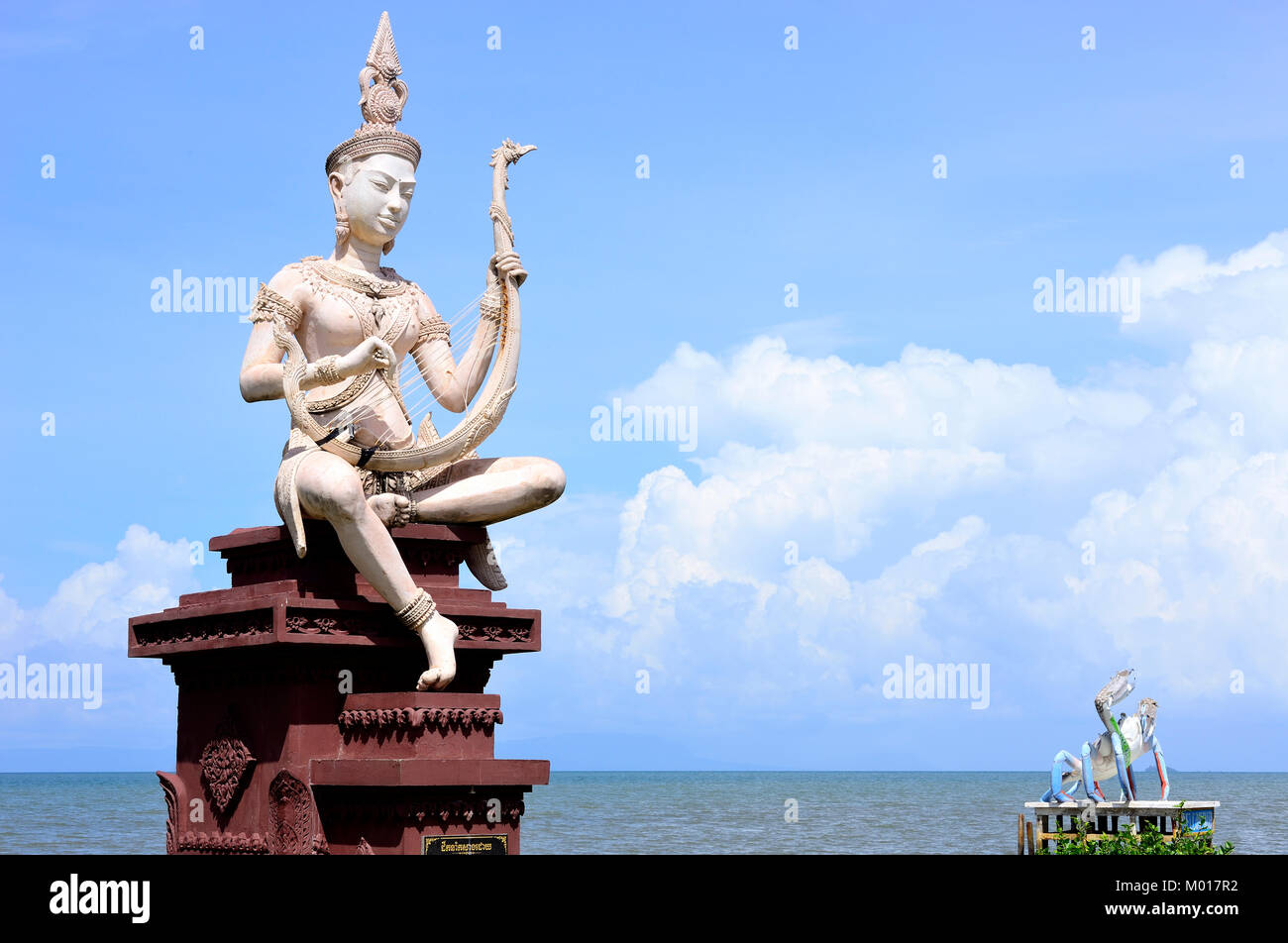 Sculpture de Vishnu dans la plage de Kep, Cambodge Banque D'Images