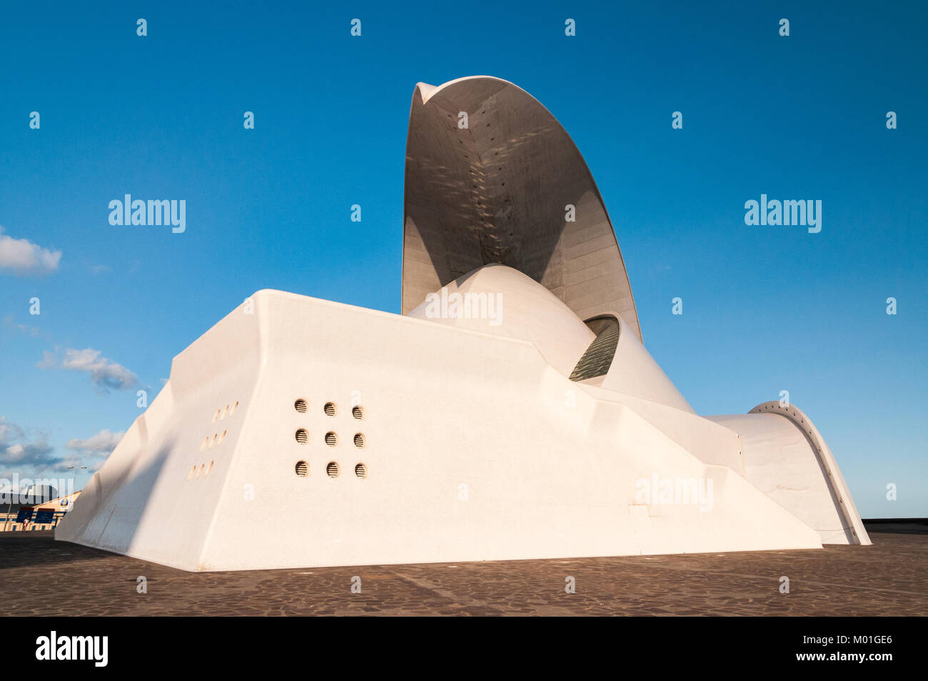 L'extérieur de l'Auditorium de Ténérife ou Auditorio de Tenerife Adán Martín à Santa Cruz de Tenerife sur l'île de Tenerife, Espagne Banque D'Images