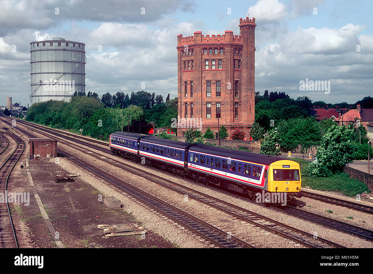 Un réseau sud-est 101 classe Metro-Cammel DMU Set L840 un travail de réveil à Southall à l'ouest de Londres. Le 15 mai 1993. Banque D'Images