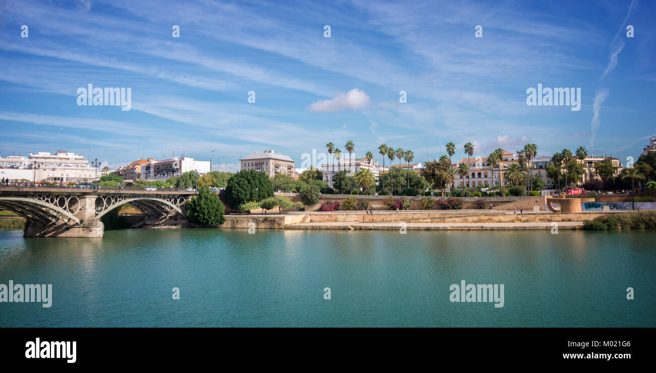 Panorama de Séville et le Guadalquivir Banque D'Images