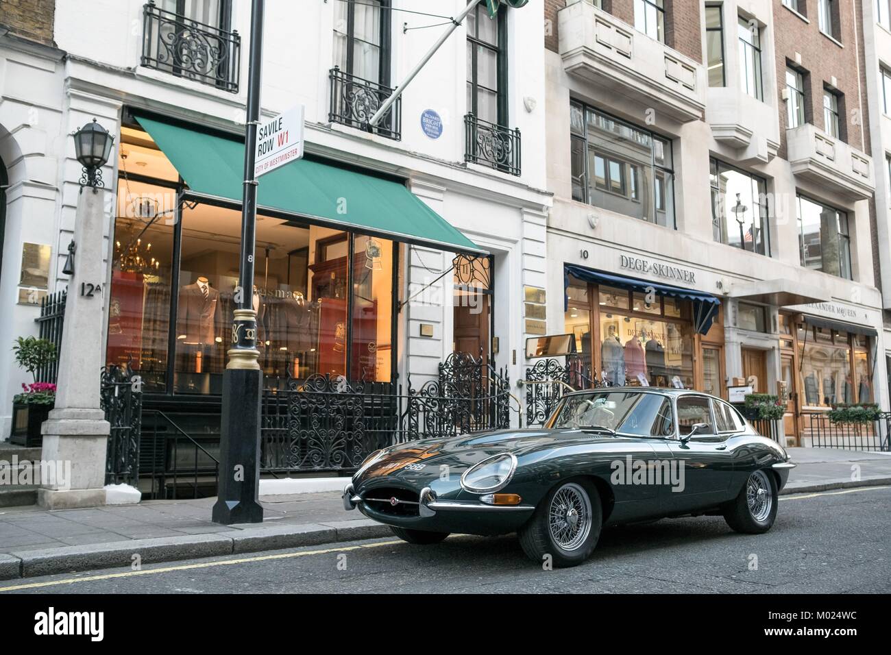 DATE DE SORTIE : Septembre 22, 2017 TITRE : Kingsman : Le Cercle d'or STUDIO : 20th Century Fox Réalisateur : Matthew Vaughn RÉSUMÉ : lorsque leur siège sont détruites et le monde est pris en otage, le voyage de Kingsman les conduit à la découverte d'un espion allié organisation aux Etats-Unis. Ces deux organisations secrètes de l'élite doivent unir pour vaincre un ennemi commun. Avec : Scène. (Crédit Image : © Twentieth Century Fox/photos) Banque D'Images DATE DE SORTIE : Septembre 22, 2017 TITRE : Kingsman : Le Cercle d'or STUDIO : 20th Century Fox Réalisateur : Matthew Vaughn RÉSUMÉ : lorsque leur siège sont détruites et le monde est pris en otage, le voyage de Kingsman les conduit à la découverte d'un espion allié organisation aux Etats-Unis. Ces deux organisations secrètes de l'élite doivent unir pour vaincre un ennemi commun. Avec : Scène. (Crédit Image : © Twentieth Century Fox/photos) Banque D'Images