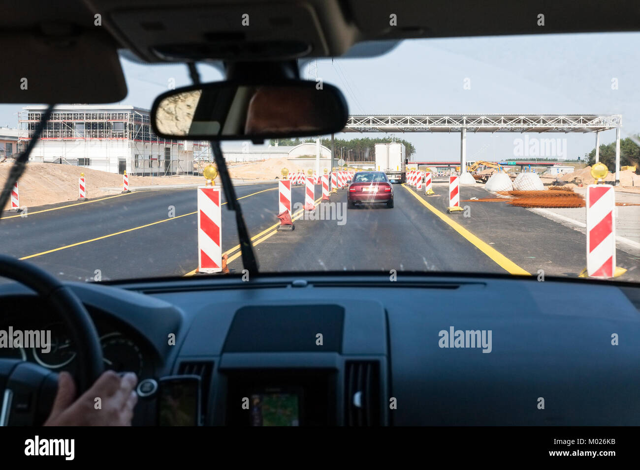 Voyage Pologne - Conduite de voiture le long de la réparation de zone sur l'Autostrada (autoroute Wolnosci de liberté) A2 (une partie de la route européenne E30 reliant Berli Banque D'Images