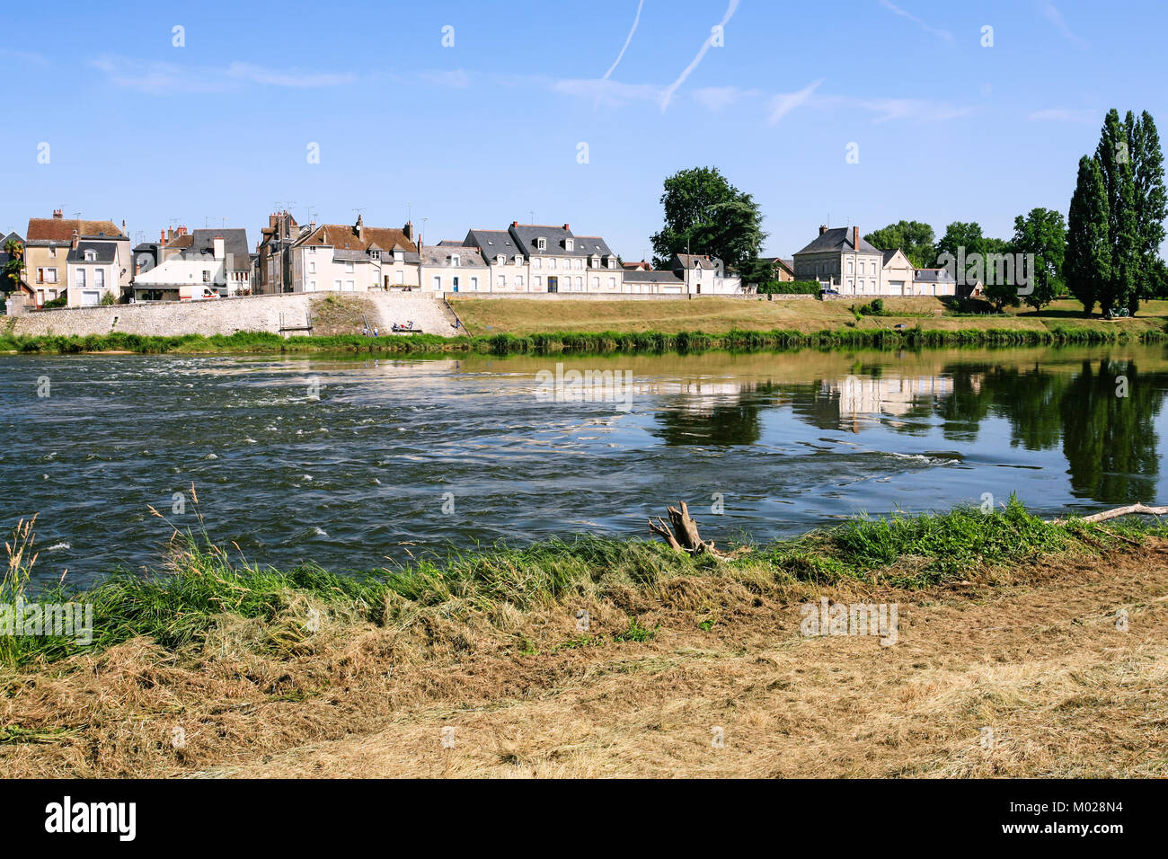 Voyage en France - vue sur les maisons du Quai François Tissard, sur l'île Ile d'Or à Amboise ville à rive de Loire en Val de Loire en su Banque D'Images Voyage en France - vue sur les maisons du Quai François Tissard, sur l'île Ile d'Or à Amboise ville à rive de Loire en Val de Loire en su Banque D'Images
