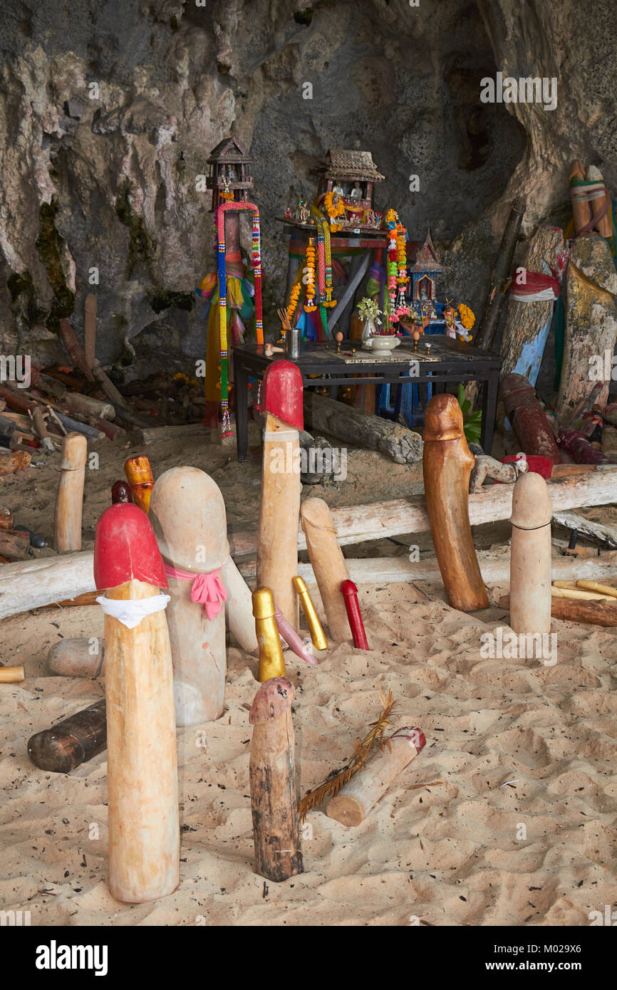 PhraNang Cave Beach, lieu de culte phallique, Railay, Krabi, Thaïlande Provence Banque D'Images