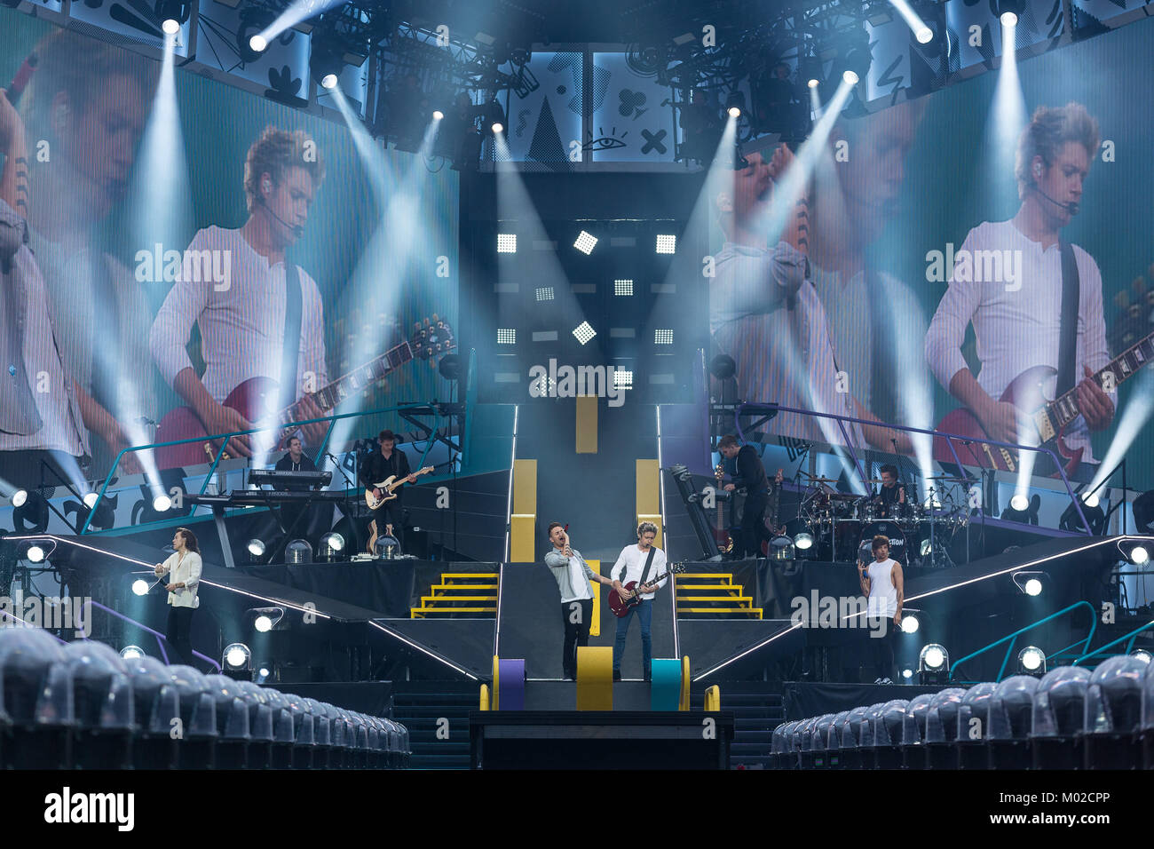 La populaire pop English-Irish bande de garçon et une direction effectue un concert live à l'Ullevaal Stadion d'Oslo. Le groupe est composé de Niall Horan, Liam Payne, Harry Styles et Louis Tomlinson. La Norvège, 19/06 2015. Banque D'Images
