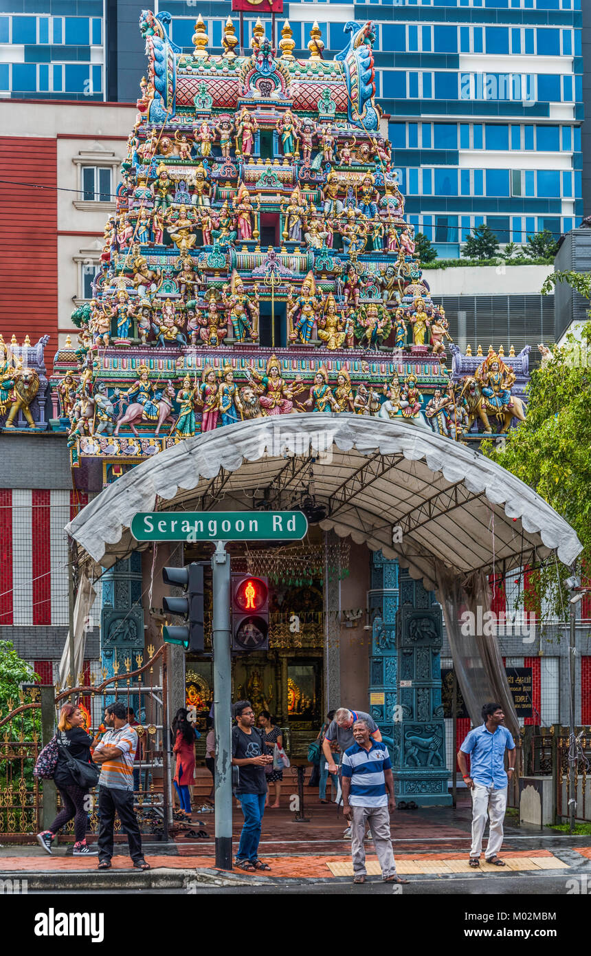 Les gens dans les rues de Little India, à Singapour Banque D'Images