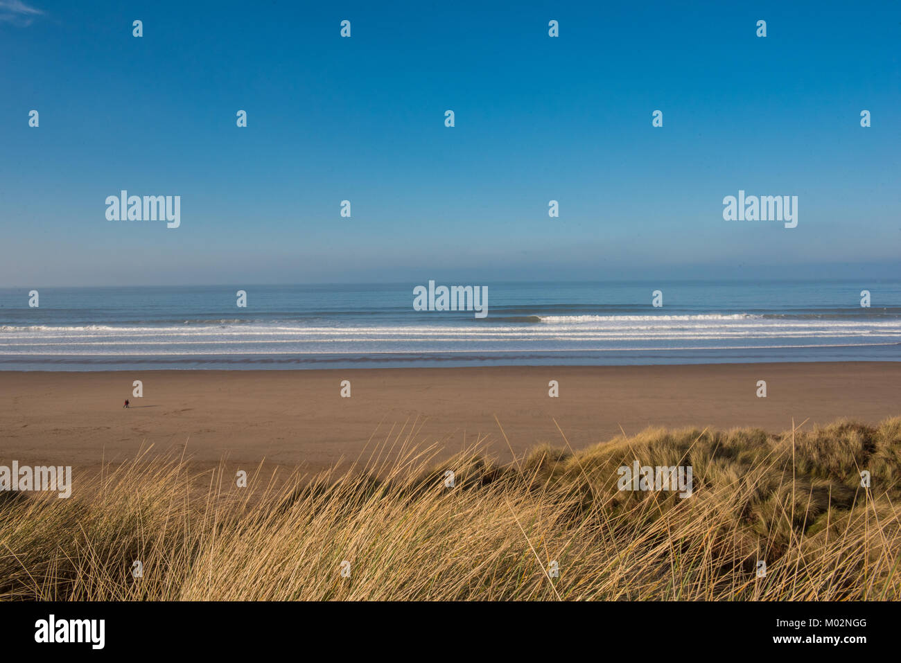 Soleil d'hiver et de surf à la plage de Woolacombe North Devon UK Banque D'Images