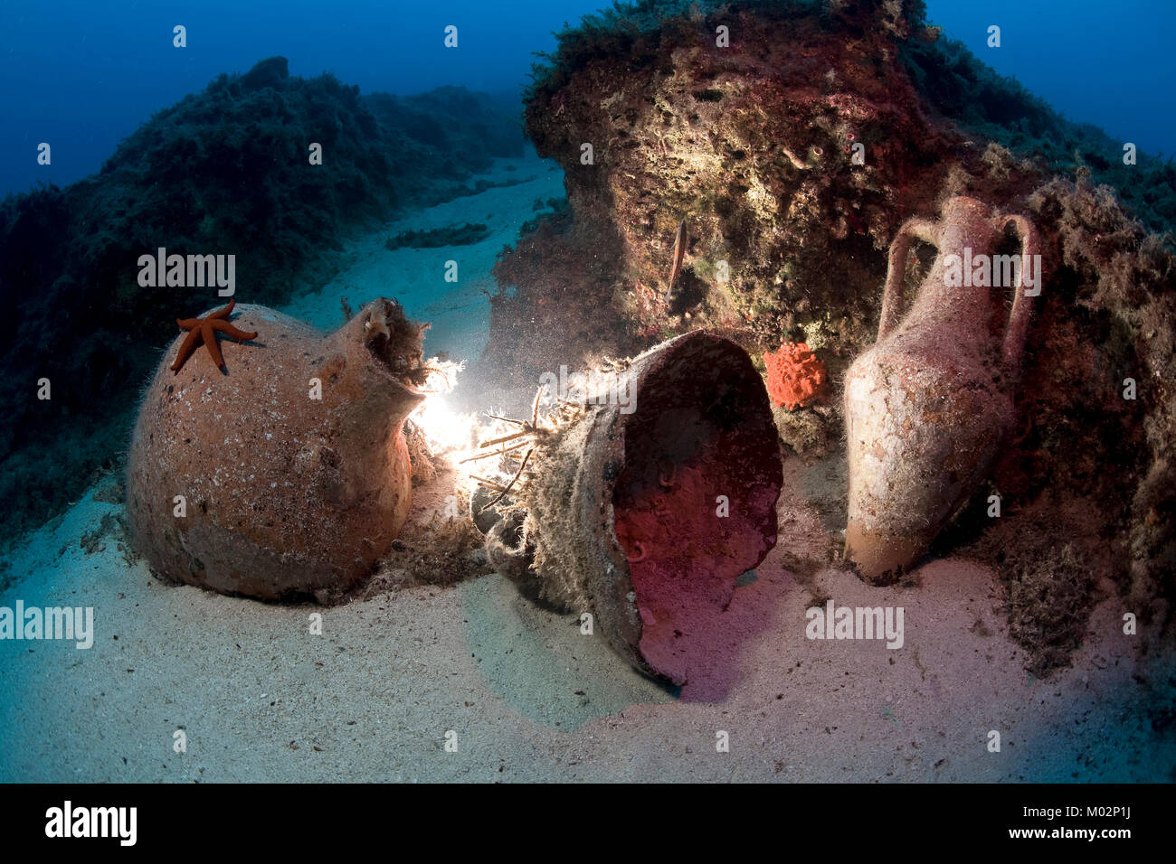 Vieilles amphores romaines de 2e siècle avant J.-C. sur les fonds marins, Lykia, mer Méditerranée, Turquie Banque D'Images