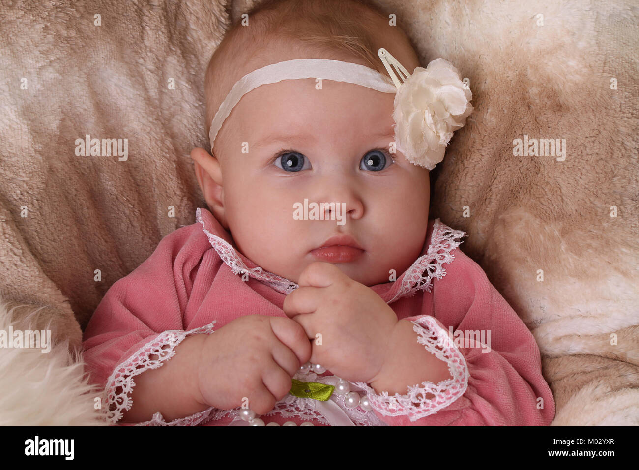 Bébés/Filles Blanc Serre-tête avec des fleurs Bébé : vêtements, accessoires  Vêtements, accessoires SO9714559