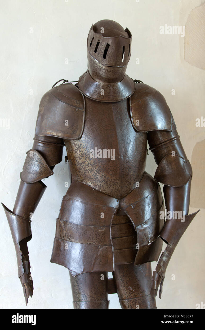 L'armure de chevalier médiéval. Protection métallique du soldat contre l'arme de l'adversaire Banque D'Images