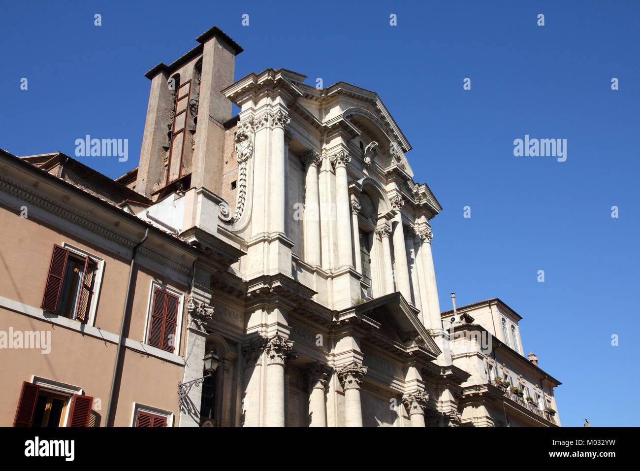 Rome, Italie - Santa Maria in Campitelli (ou Santa Maria in Portico) Église. Façade Baroque. Banque D'Images