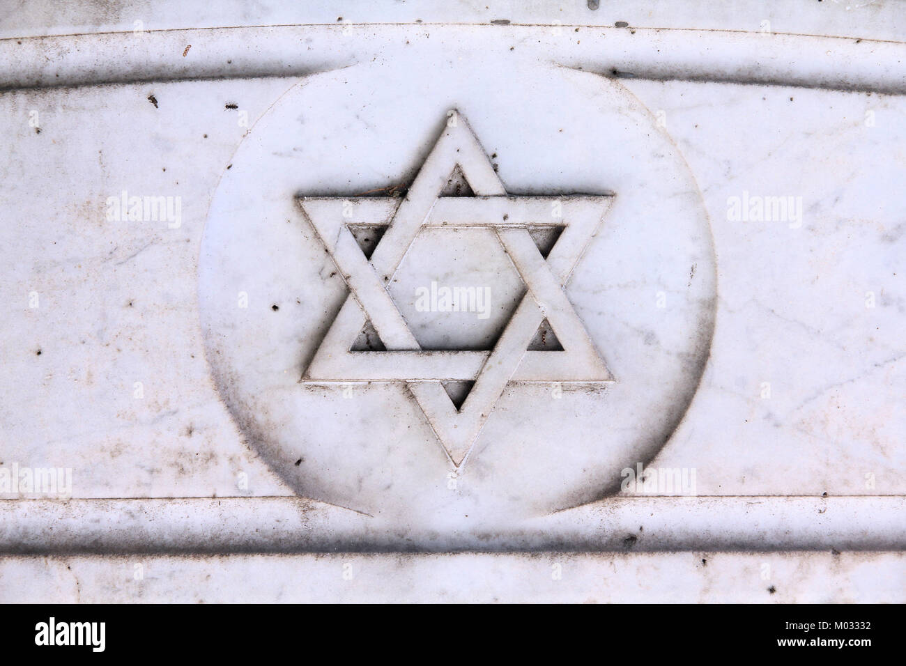 Etoile de David - symbole juif sur une vieille tombe hébraïque à Campo Verano cemetery, Rome. Banque D'Images