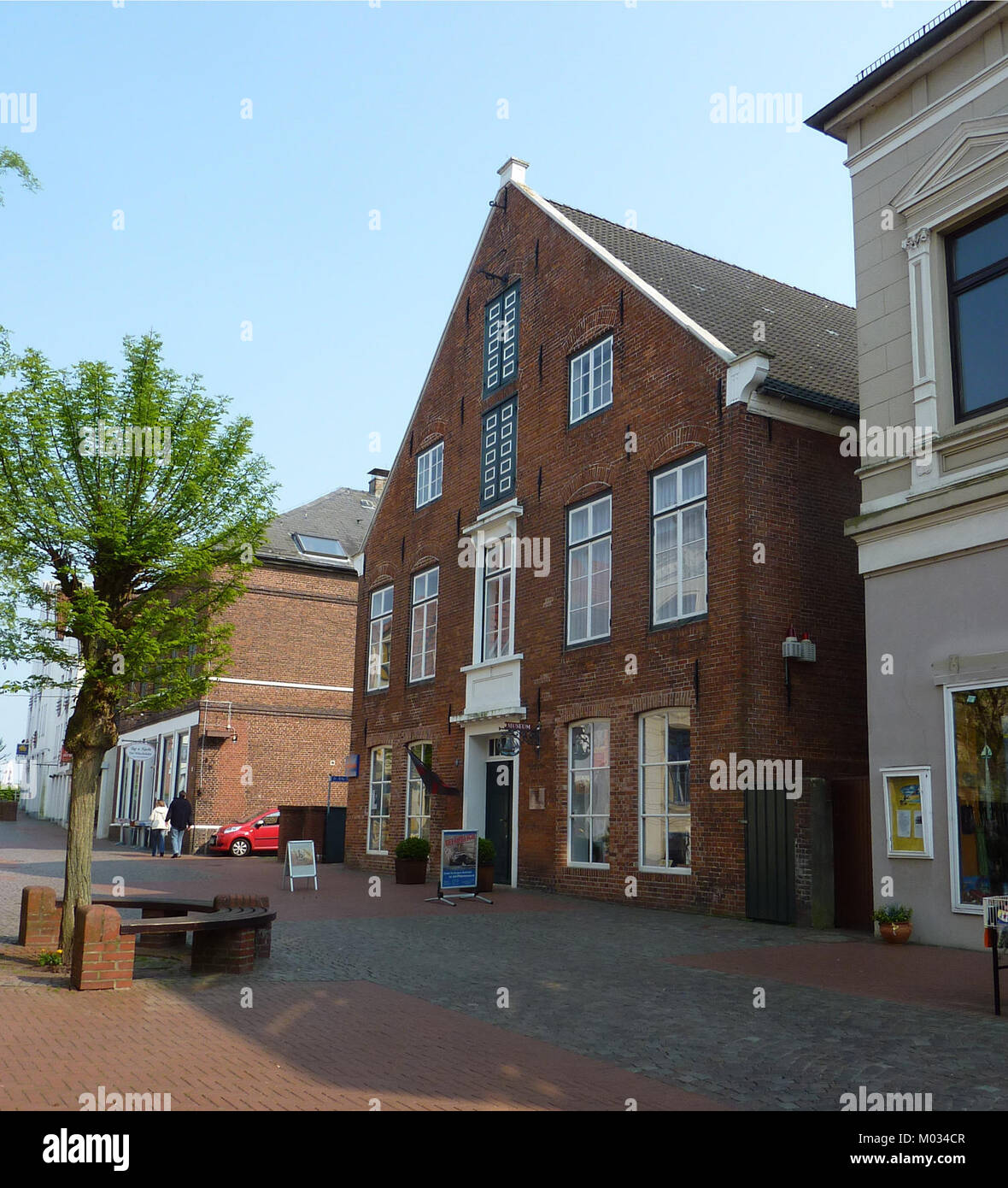 Le musée de la marine marchande de Brake à Brake, en Allemagne, est dédié à l'histoire de la navigation maritime. Il présente diverses expositions liées à la construction navale, à la navigation maritime et à l'évolution des technologies de transport maritime. Le musée met en lumière les principaux événements historiques de l'industrie maritime. Banque D'Images
