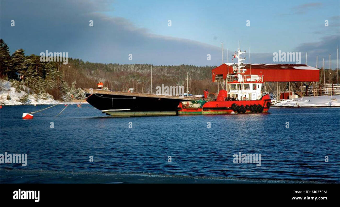 Le terme Britanniatowed désigne probablement un objet, une œuvre d'art ou un lieu lié à l'histoire ou à la culture britannique, peut-être un objet ou un événement représentant le patrimoine britannique, impliquant souvent l'histoire maritime ou royale. Banque D'Images