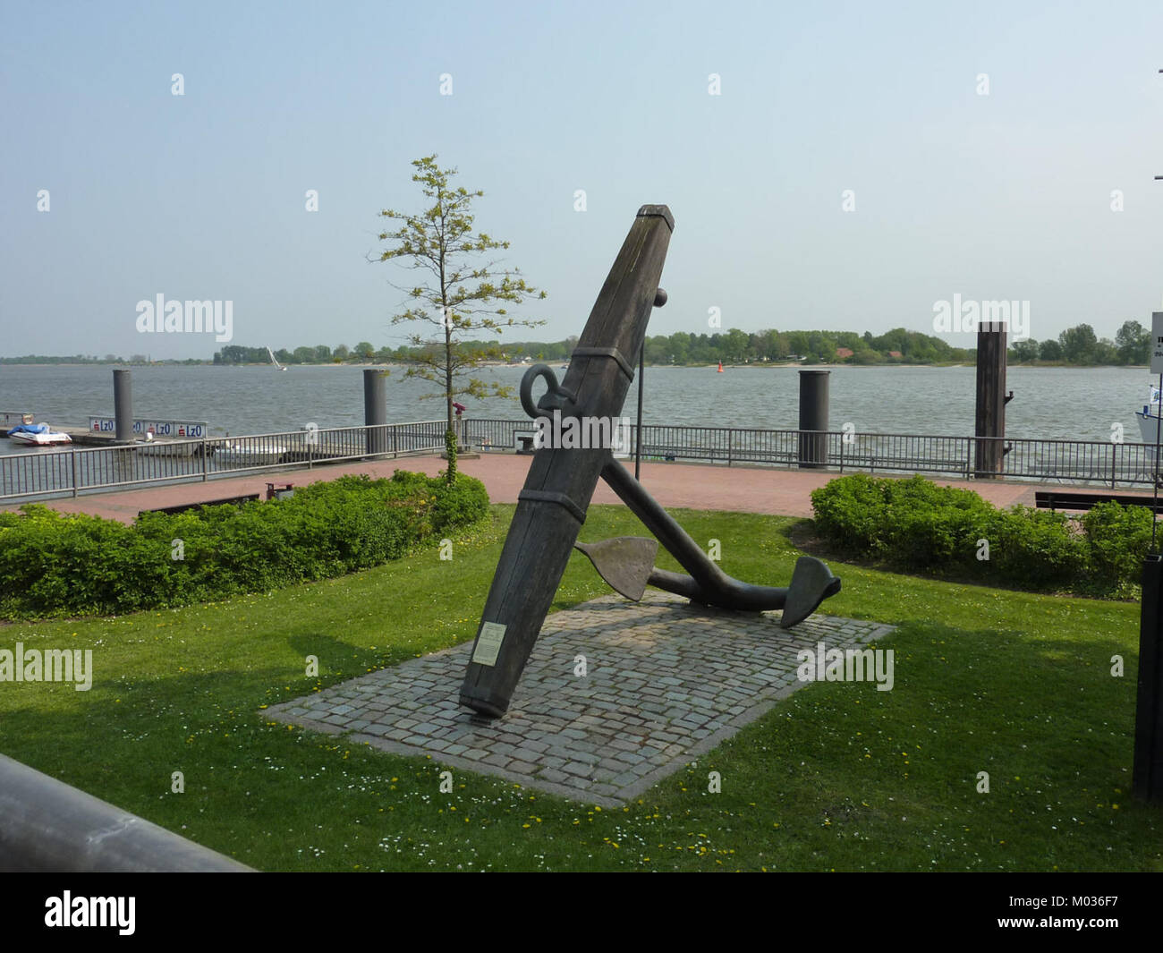 Brake Anker est un terme utilisé pour désigner un composant critique dans les systèmes maritimes, en particulier en ce qui concerne les mécanismes de freinage des navires qui contrôlent et maintiennent le mouvement du navire pendant l’amarrage ou une urgence. Banque D'Images