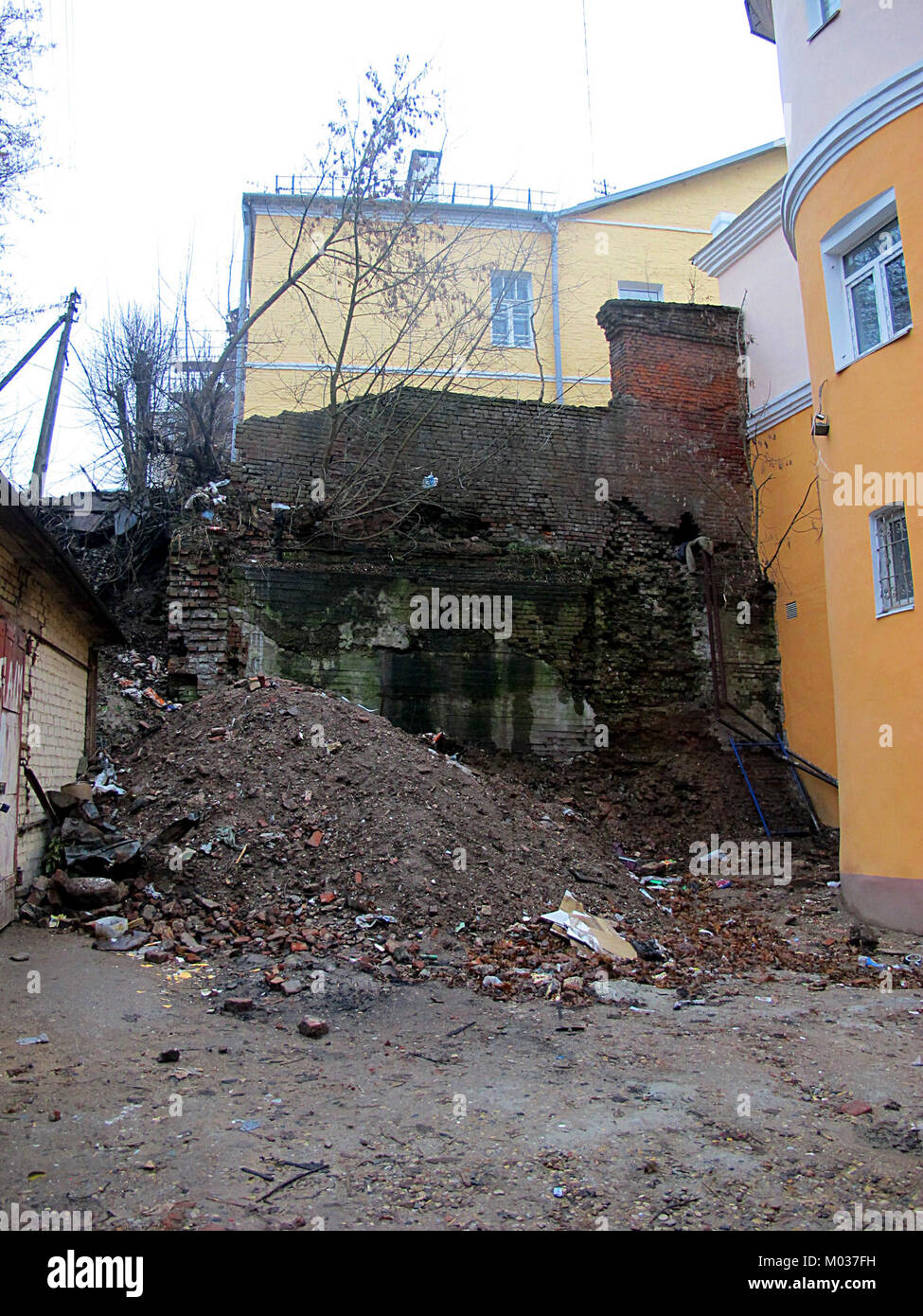 Photographie des bâtiments de Smolensk, en Russie, prise le 8 novembre 2013. L'image met en valeur l'architecture et le paysage urbain de la ville. Banque D'Images