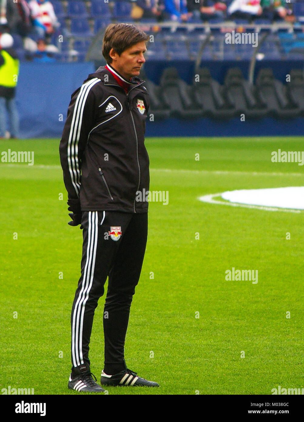 Le match entre le FC Red Bull Salzburg et le SK Rapid Wien fait partie de la Bundesliga, la première ligue autrichienne de football. Ce jeu met en vedette deux des clubs de football les plus importants du pays dans une rivalité compétitive. Banque D'Images