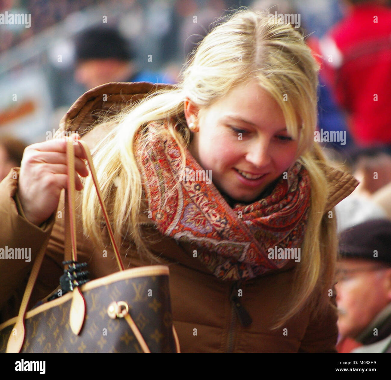 Lors de ce match en Bundesliga, le FC Red Bull Salzburg affronte le SK Rapid Wien, deux grands clubs de football autrichiens. Le jeu fait partie de la ligue autrichienne de football, mettant en vedette la compétition entre ces équipes. Banque D'Images