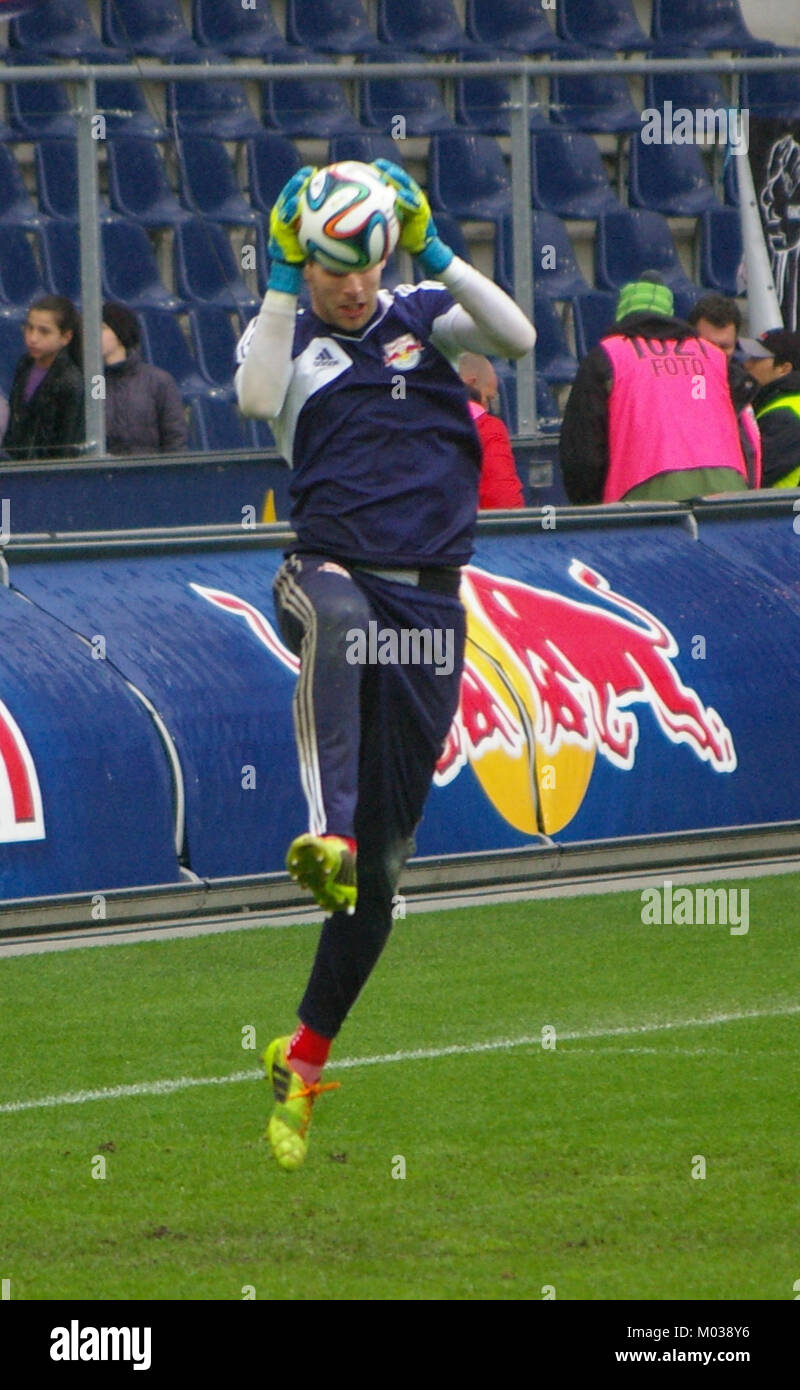 Ce titre fait référence à un match entre le FC Red Bull Salzburg et le SC Wiener Neustadt, deux équipes de football de la Bundesliga autrichienne. Le match s'est déroulé dans la ligue autrichienne de football. Banque D'Images