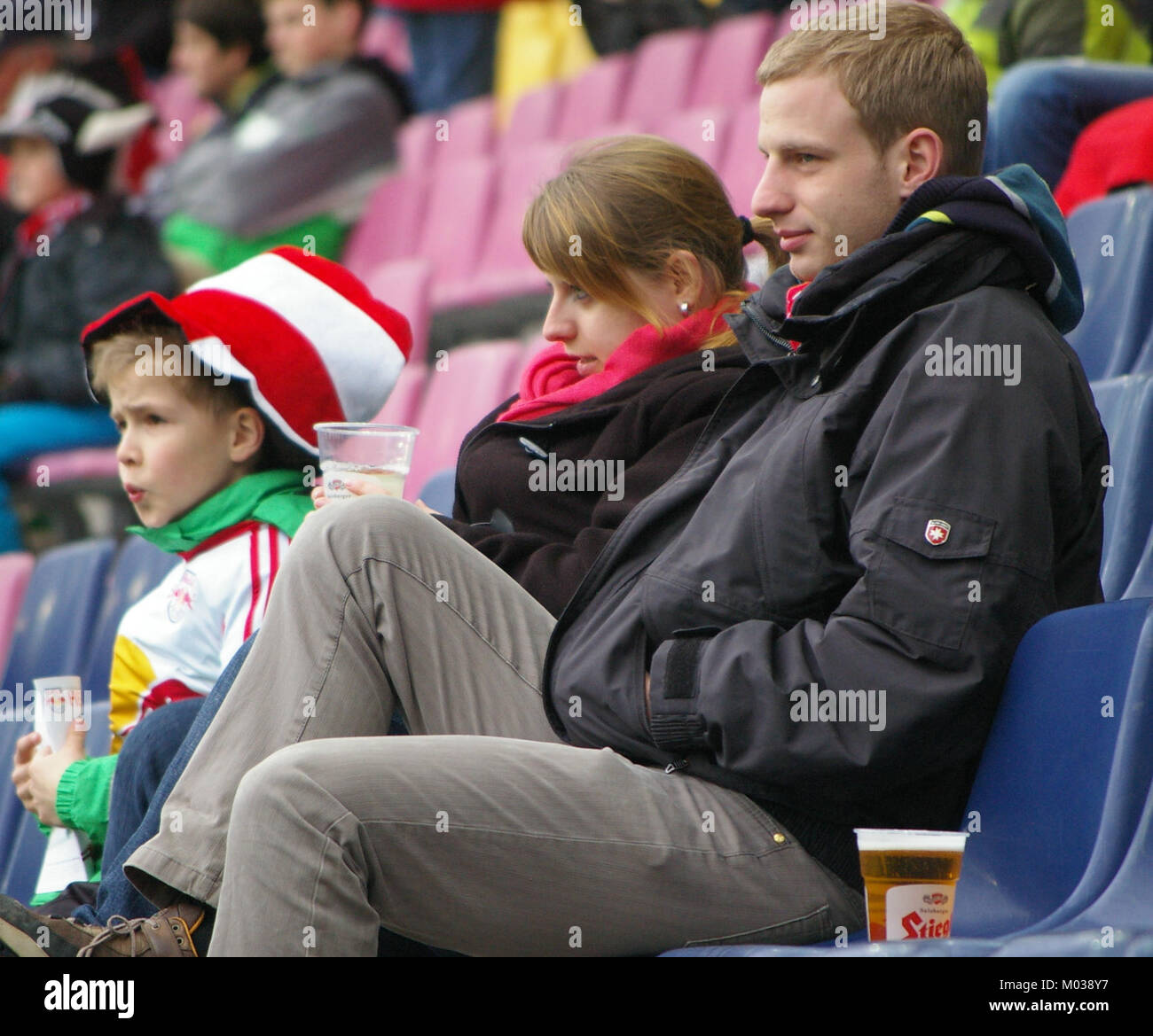 Le match entre le FC Red Bull Salzburg et le SC Wiener Neustadt en Bundesliga mettait en vedette ces deux clubs de football autrichiens qui concouraient au plus haut niveau du football professionnel en Autriche. Les équipes ont joué dans un match intense et énergique, mettant en vedette les talents des deux camps. Banque D'Images