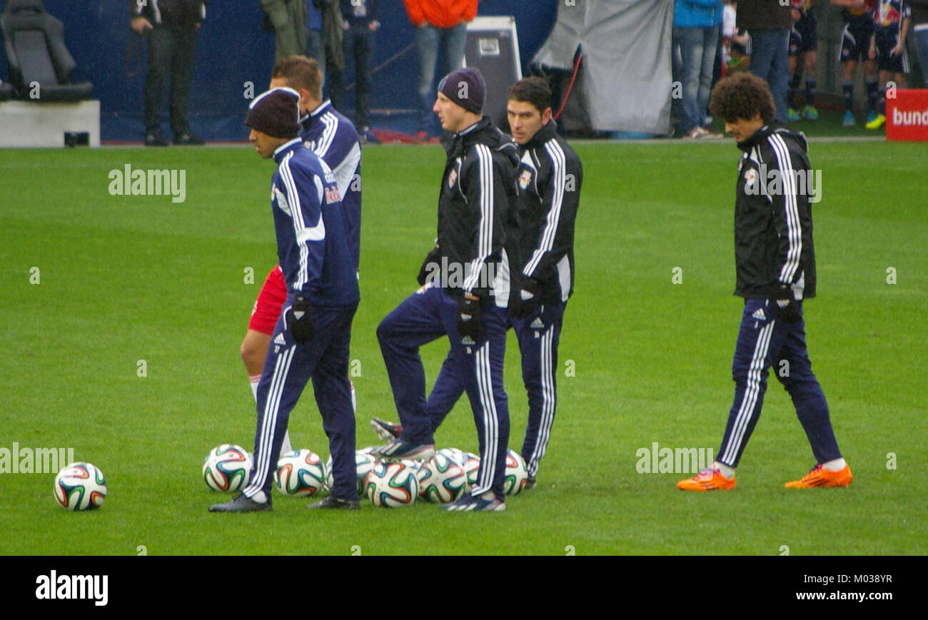 Match en Bundesliga entre le FC Red Bull Salzburg et le SC Wiener Neustadt, mettant en vedette l'action de football dans la première ligue autrichienne. Banque D'Images
