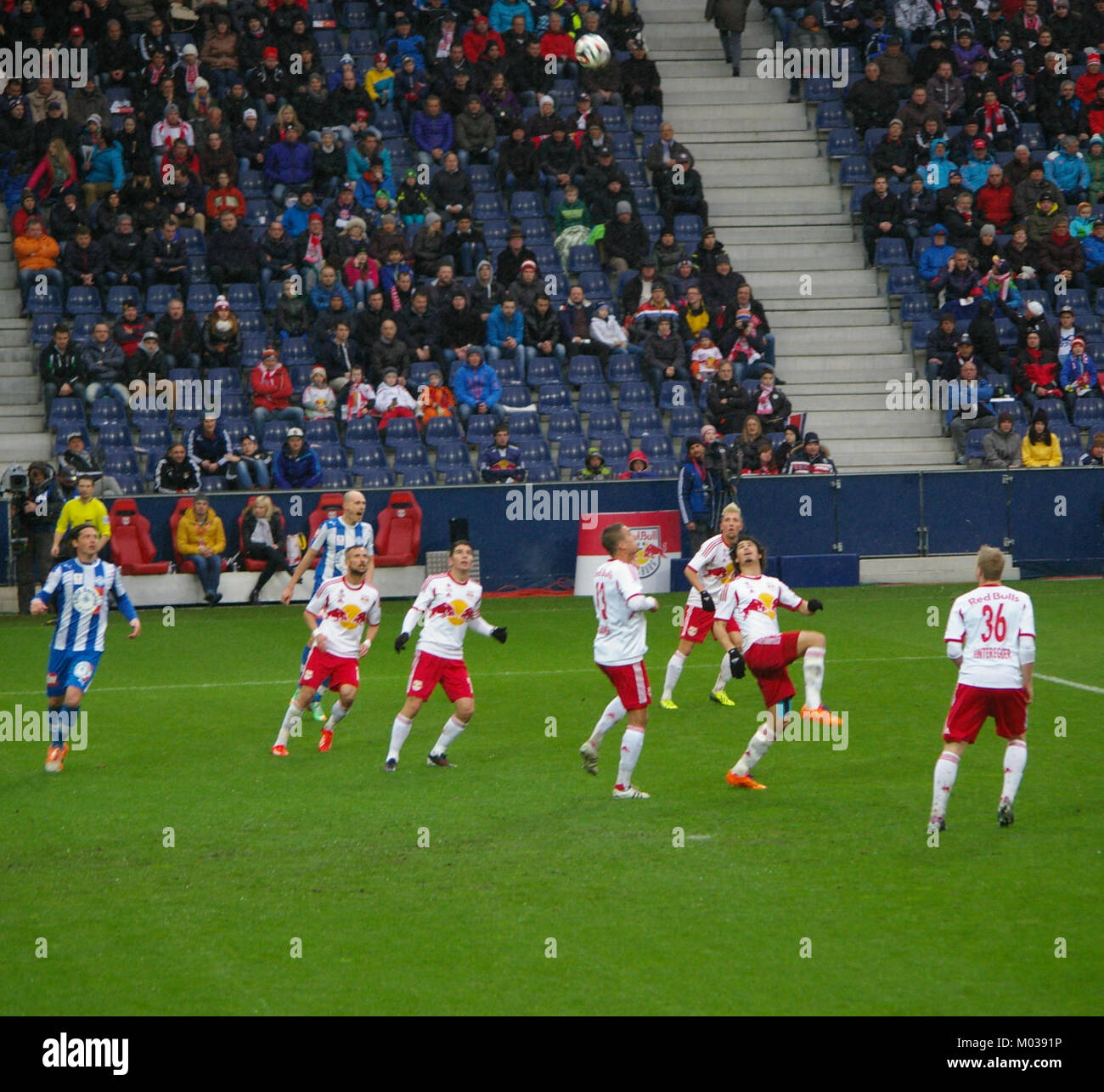 Dans ce match en Bundesliga, le FC Red Bull Salzburg a affronté le SC Wiener Neustadt. Le match fait partie de la compétition autrichienne Bundesliga, avec les deux équipes en compétition pour les meilleurs honneurs de la ligue. Banque D'Images