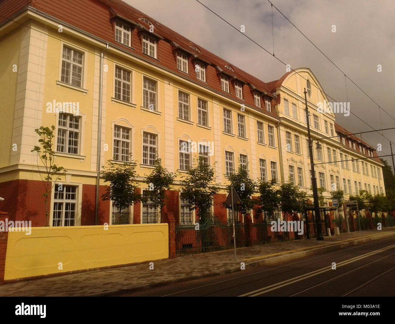 Budynek jednostki wojskowej 1440 à ToruÅ„ est un bâtiment militaire situé en Pologne. Il est associé à l'histoire militaire et à l'infrastructure du pays. Banque D'Images