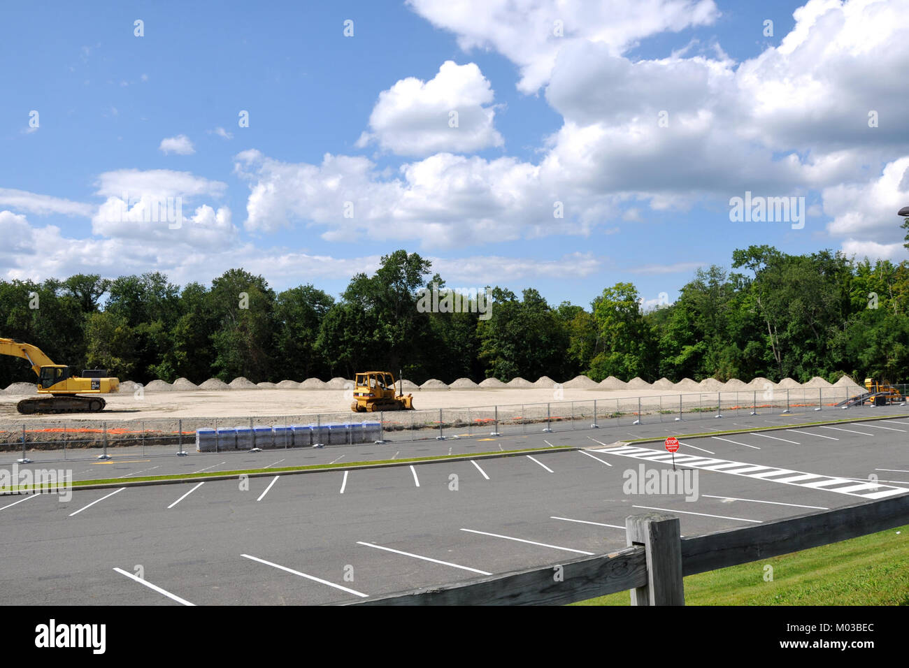 Briarcliff Schools Field Remediation 2 désigne un projet axé sur le nettoyage de l'environnement ou la restauration des terres sur le site d'une école. Le projet vise à améliorer l'état du terrain pour un usage éducatif ou récréatif. Banque D'Images