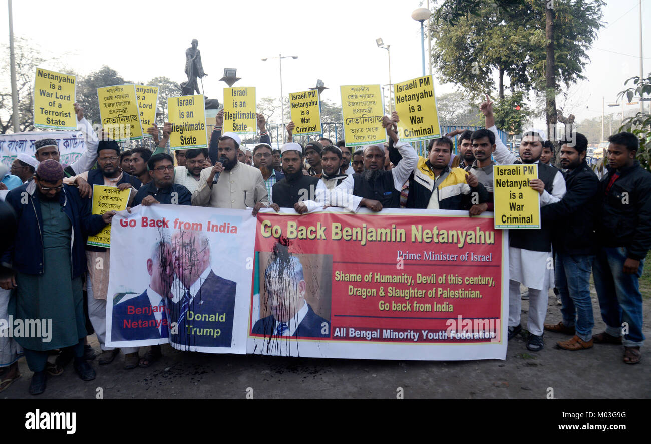 Kolkata, Inde. 18 janvier, 2018. Militant musulman indien de tous les jeunes des minorités en Inde Russie shout slogan contre le Premier ministre israélien Benjamin Netanyahu au cours de la protestation contre Benjamin Netanyahu visite officielle en Inde. Activiste de tous les jeunes des minorités en Inde Russie manifestations contre la visite officielle du Premier ministre israélien Benjamin Netanyahu en Inde. Credit : Saikat Paul/Pacific Press/Alamy Live News Banque D'Images