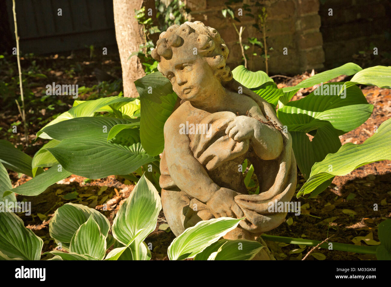 NC01345-00...CAROLINE DU NORD -Petite statue en bois de la section de l'Elizabethan Gardens , à l'attraction touristique populaire à Manteo sur l'Île Roanoke Banque D'Images
