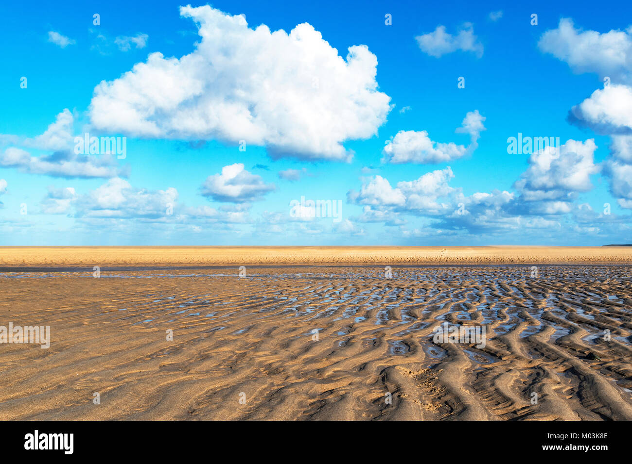 Partie de 3 km longue plage de sable entre Godrevy et Hayle en Cornouailles, Angleterre, Grande-Bretagne, Royaume-Uni. Banque D'Images