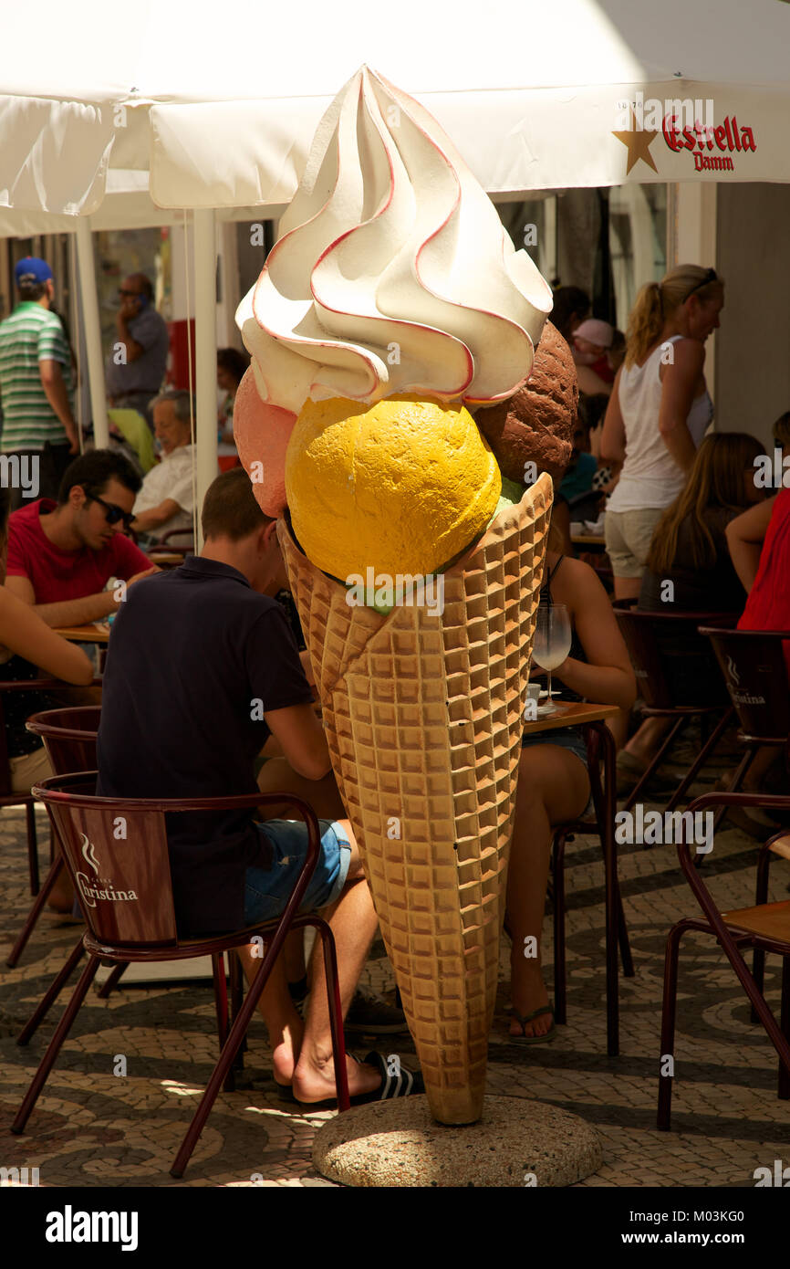 Publicité de la crème glacée à l'extérieur de glacier, Faro, Algarve, Portugal. Banque D'Images