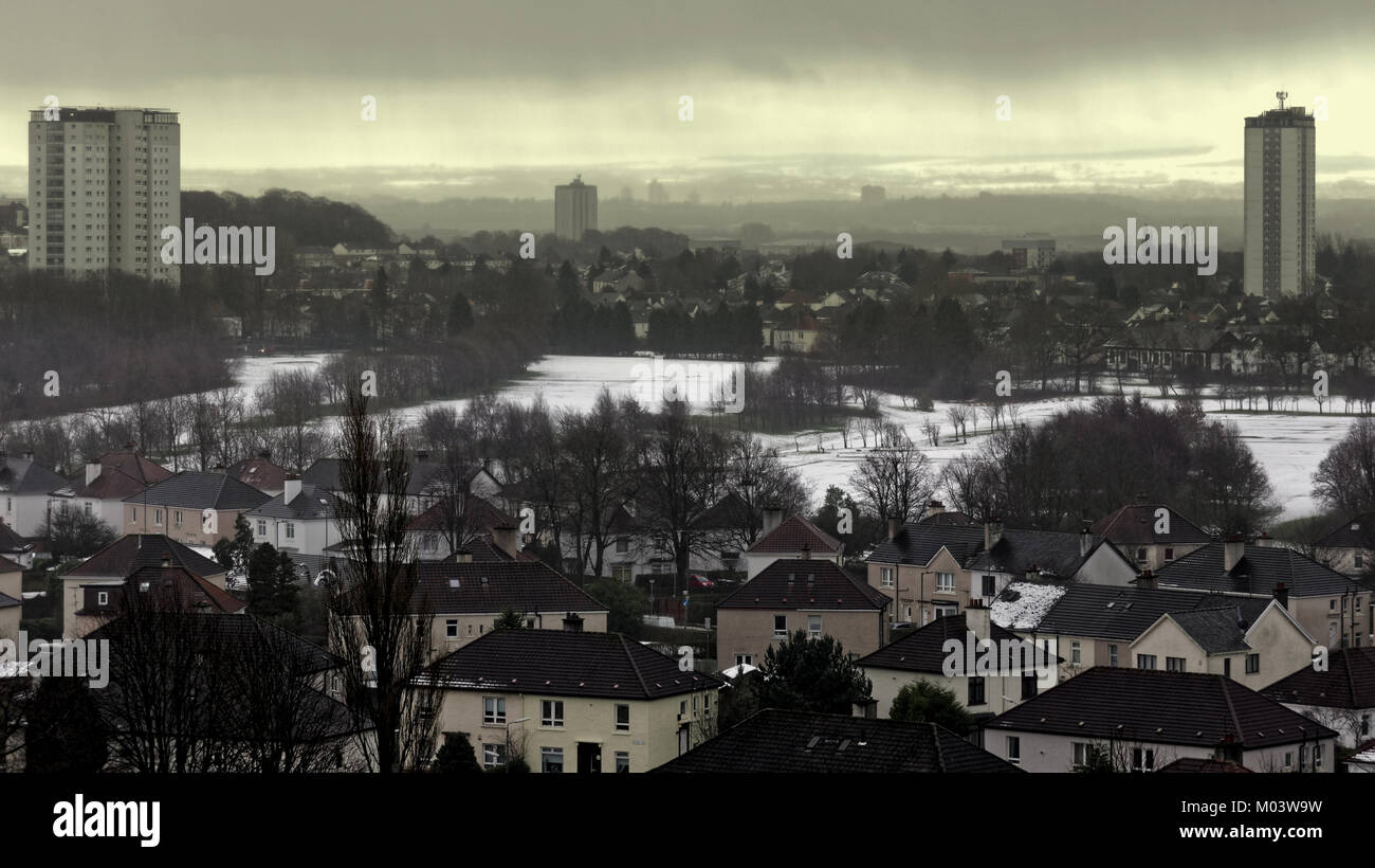 Glasgow, Scotland, UK 18 Janvier.UK : météo neige nuit et plus mauvais temps sur la façon qu'il s'agit sur les collines du sud et elle fonce dans la ville. Credit : Gérard ferry/Alamy Live News Banque D'Images