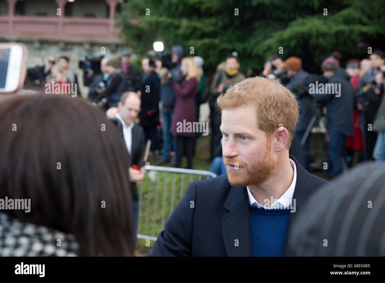 Cardiff, Wales, UK. 18 janvier, 2018. Le prince Harry et Mme Meghan Markle greeting fans comme ils visitent le château de Cardiff. Credit : Sian Reekie/Alamy Live News Banque D'Images