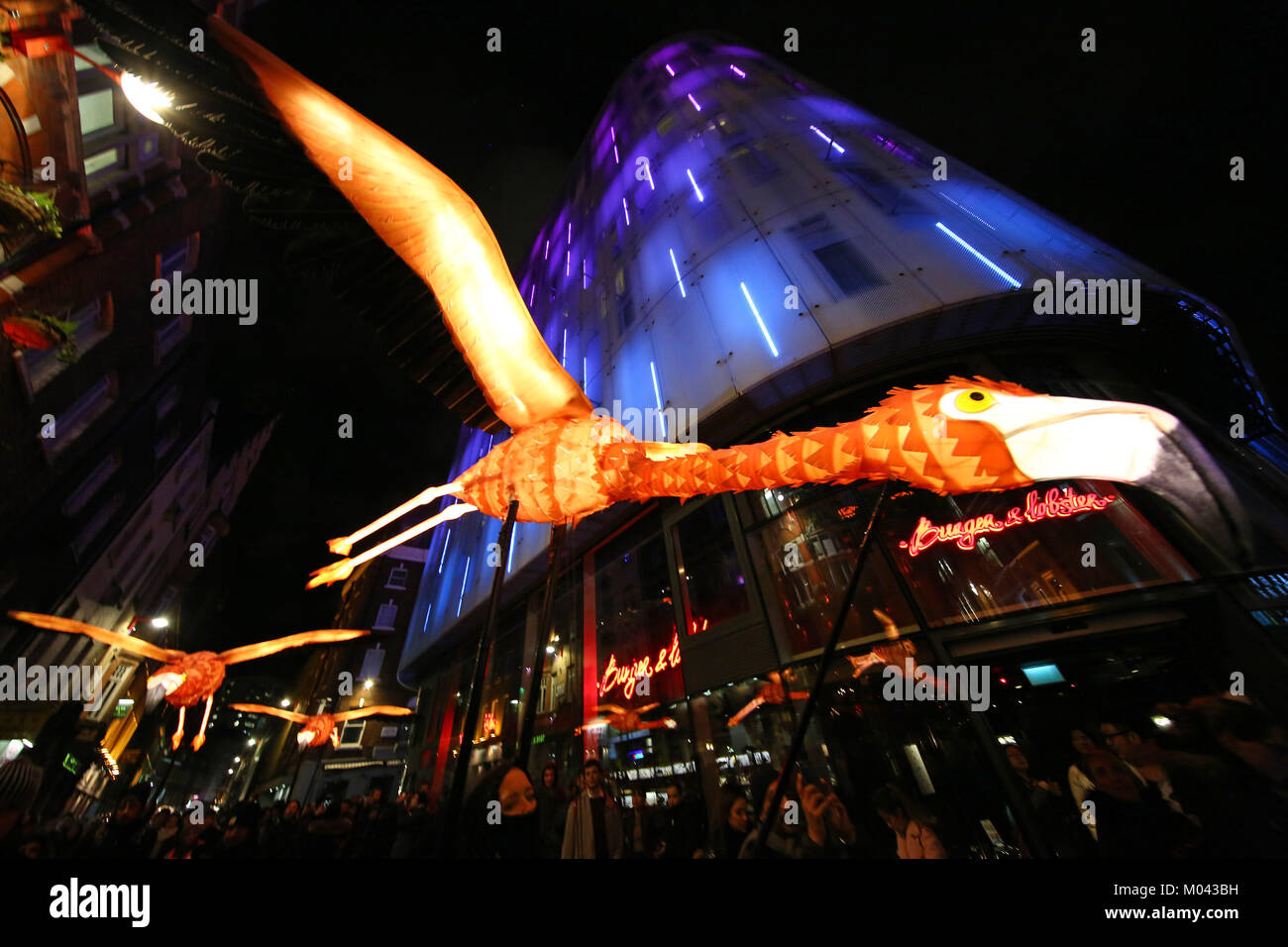Londres, Royaume-Uni. 18 janvier, 2018. Par voie de Flamingo Company lanterne dans le quartier chinois dans le cadre de la Lumière Lumière Londres Festival à Londres Crédit : Paul Brown/Alamy Live News Banque D'Images